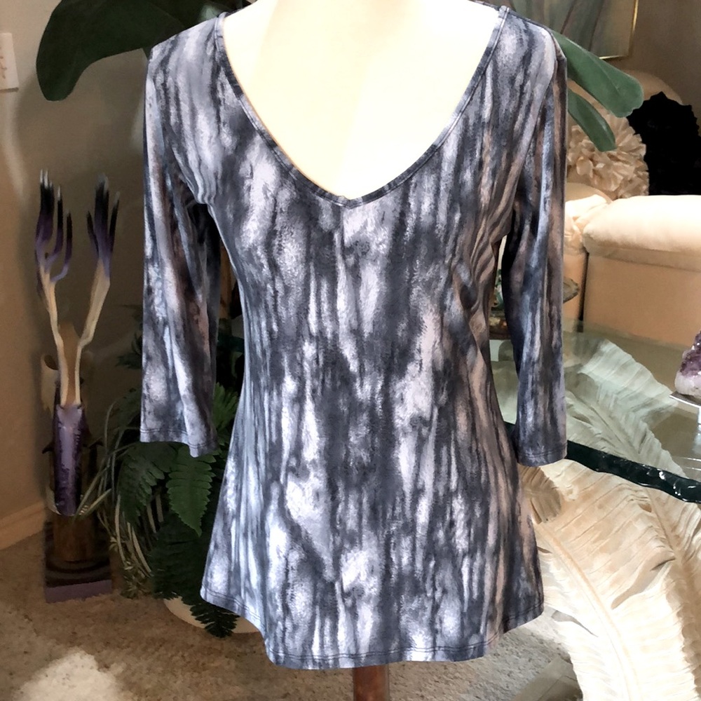 SZ L Egen Blues TOP. LIKE NEW